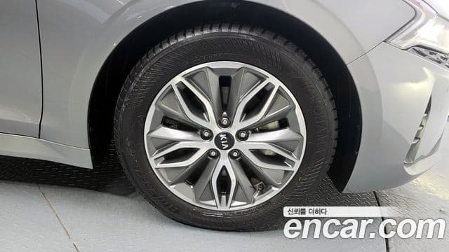 Kia K5 2020 — ფოტო 25/30