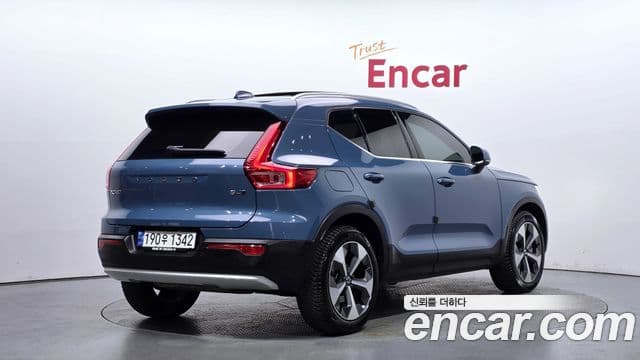 Volvo XC40 2022 — Şəkil 1/20