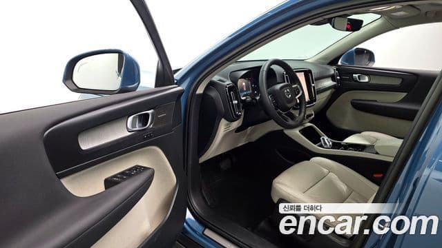 Volvo XC40 2022 — Şəkil 8/20