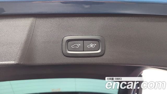 Volvo XC40 2022 — Şəkil 17/20