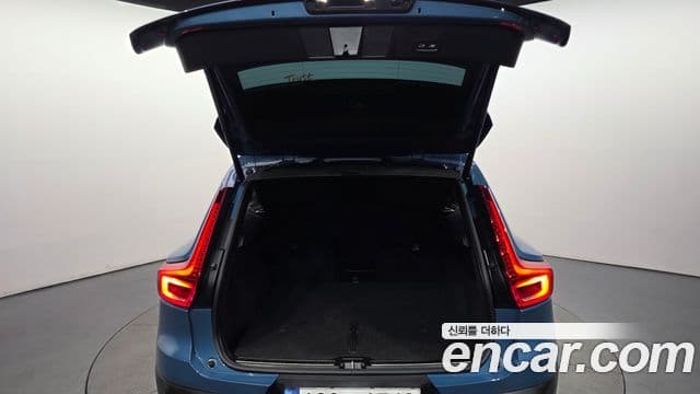 Volvo XC40 2022 — Şəkil 18/20