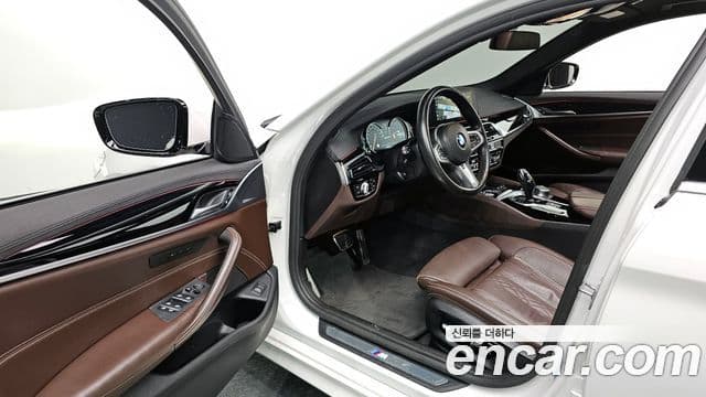 BMW 5 Series 2018 — Şəkil 10/20