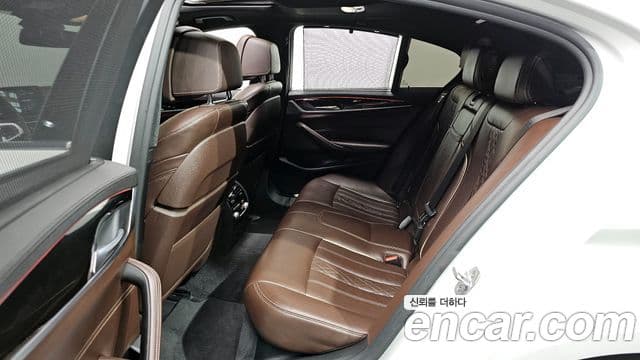 BMW 5 Series 2018 — Şəkil 11/20