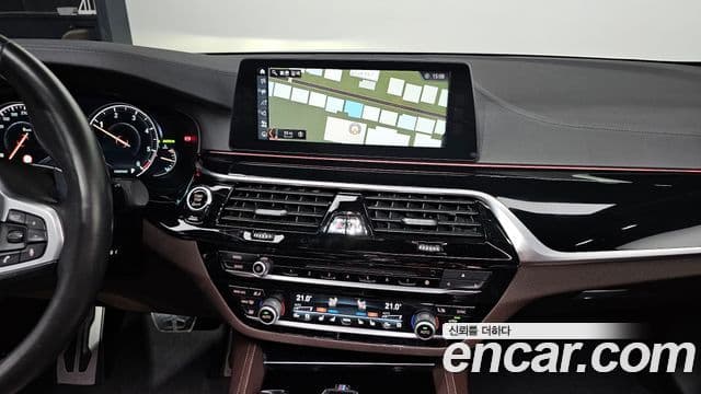 BMW 5 Series 2018 — Şəkil 13/20