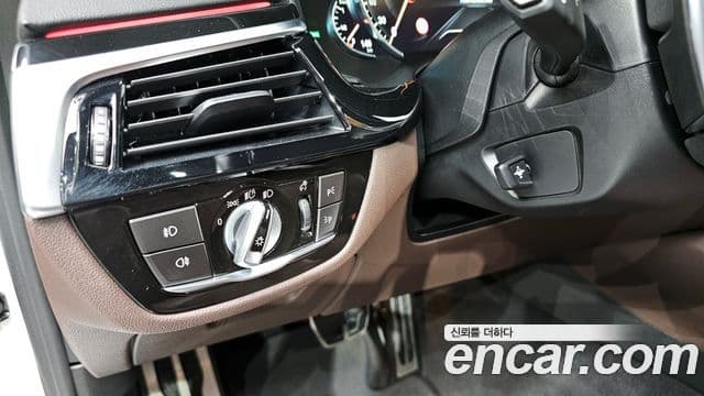 BMW 5 Series 2018 — Şəkil 20/20