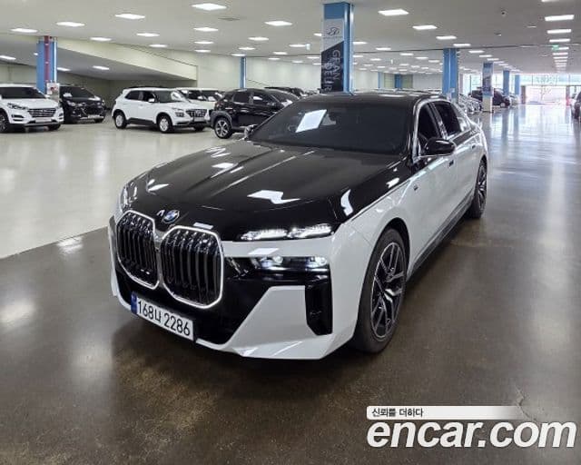 BMW 7 Series 2022 — ფოტო 1/16