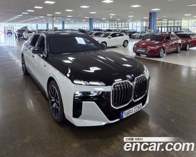 BMW 7 Series 2022 — ფოტო 3/16