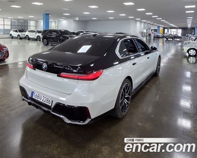 BMW 7 Series 2022 — ფოტო 4/16