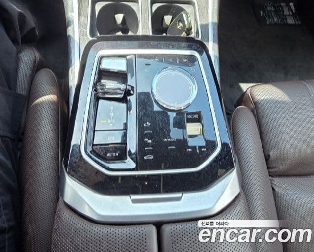 BMW 7 Series 2022 — ფოტო 8/16