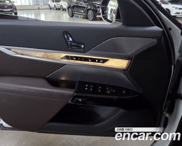 BMW 7 Series 2022 — ფოტო 16/16