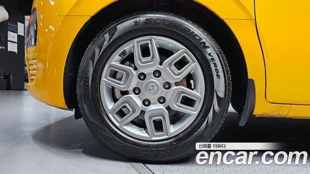 Hyundai Staria 2023 — ფოტო 5/20