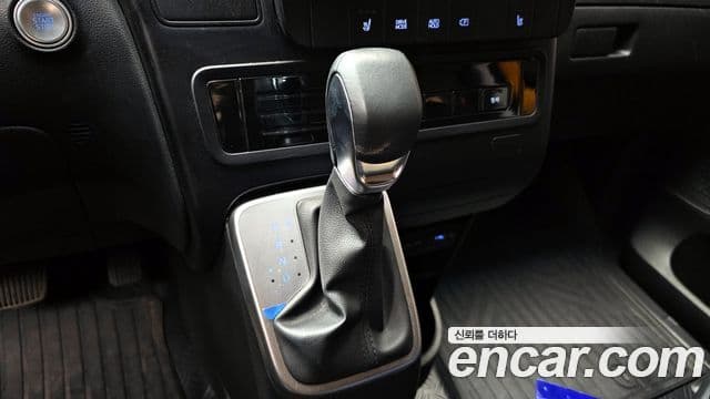 Hyundai Staria 2023 — ფოტო 9/20