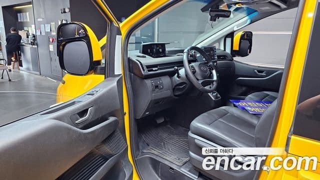 Hyundai Staria 2023 — ფოტო 10/20