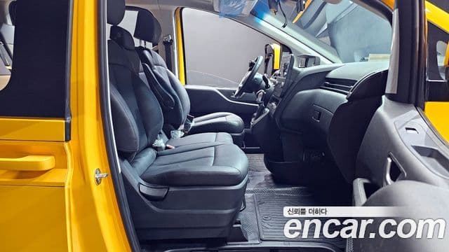 Hyundai Staria 2023 — ფოტო 11/20