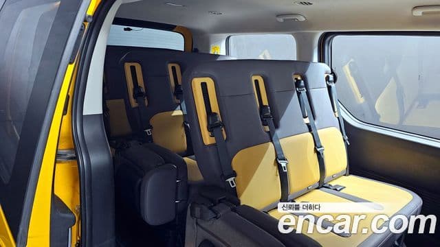Hyundai Staria 2023 — ფოტო 13/20