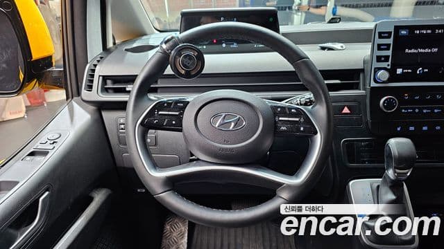 Hyundai Staria 2023 — ფოტო 14/20