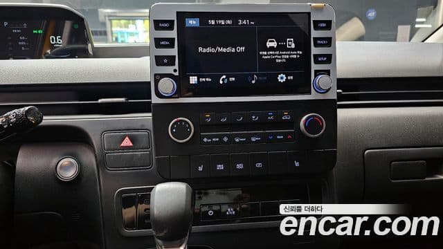Hyundai Staria 2023 — ფოტო 15/20