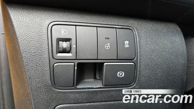 Hyundai Staria 2023 — ფოტო 18/20