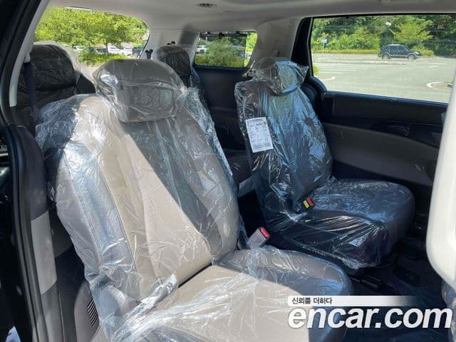 Kia Carnival 2024 — Фото 17/20