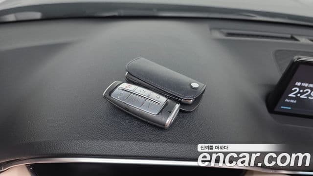 Genesis GV70 2021 — Şəkil 23/37