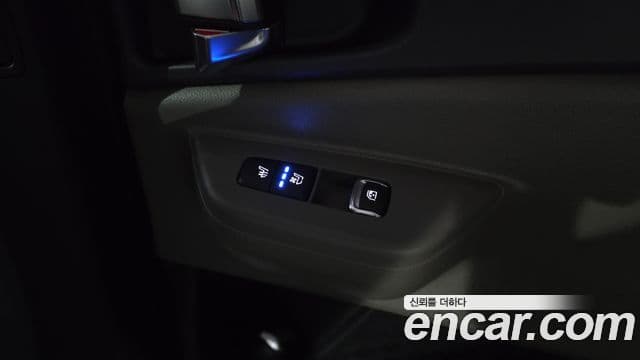 Kia Carnival 2024 — ფოტო 19/20