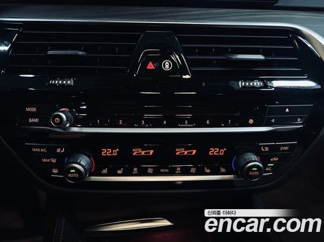 BMW 5 Series 2018 — ფოტო 16/20
