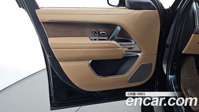 Land Rover Range Rover 2024 — Photo 30/37