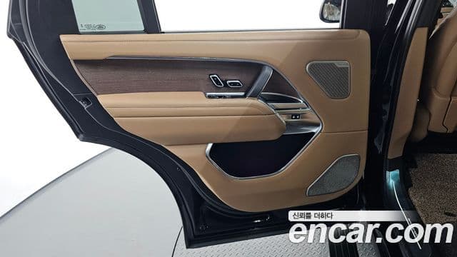 Land Rover Range Rover 2024 — Photo 16/37