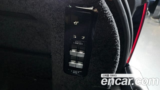 Land Rover Range Rover 2024 — Photo 13/37
