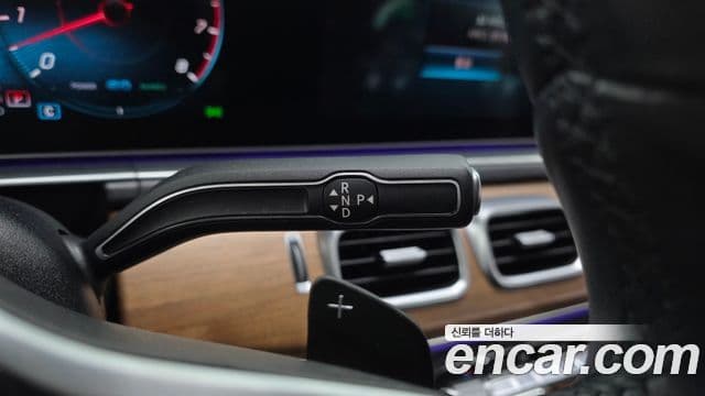 Mercedes-Benz GLE-Class 2019 — Şəkil 7/20