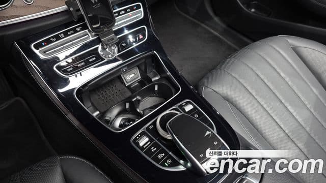 Mercedes-Benz E-Class 2019 — Şəkil 17/20