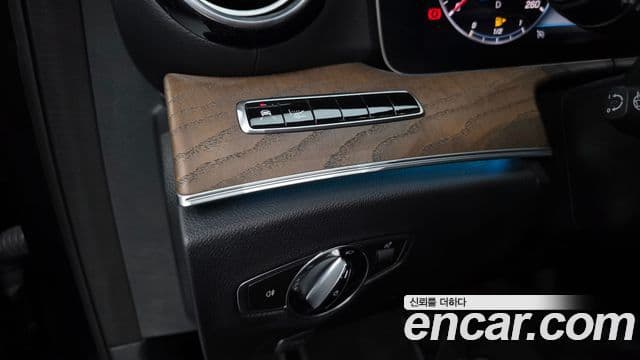Mercedes-Benz E-Class 2019 — Şəkil 18/20