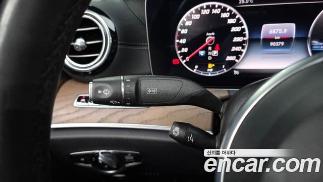 Mercedes-Benz E-Class 2019 — Şəkil 19/20