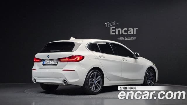 BMW 1 Series 2022 — фото 2 из 20