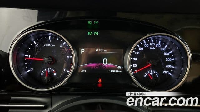Kia Carnival 2022 — Фото 8/20