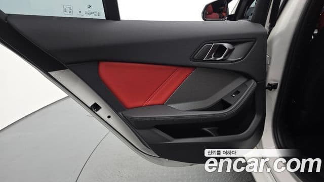 BMW 1 Series 2025 — Photo 11/36