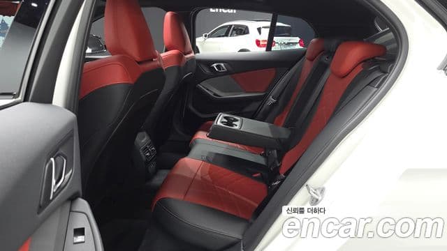 BMW 1 Series 2025 — Photo 29/36