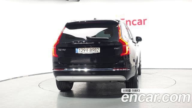 Volvo XC90 2022 — ფოტო 4/20