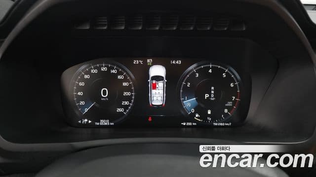 Volvo XC90 2022 — ფოტო 8/20
