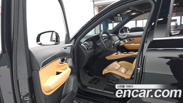 Volvo XC90 2022 — ფოტო 10/20