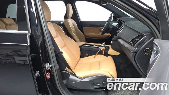 Volvo XC90 2022 — ფოტო 11/20
