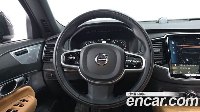 Volvo XC90 2022 — ფოტო 13/20