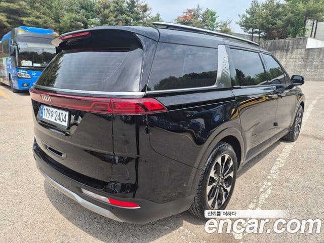Kia Carnival 2023 — ფოტო 5/20