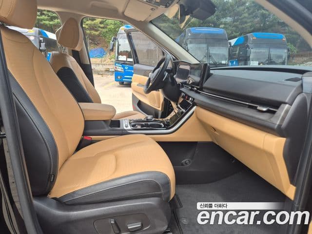 Kia Carnival 2023 — ფოტო 7/20