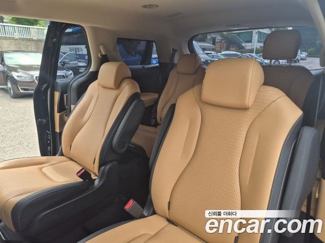 Kia Carnival 2023 — ფოტო 10/20