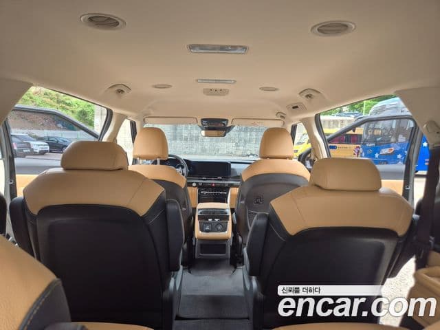 Kia Carnival 2023 — ფოტო 11/20
