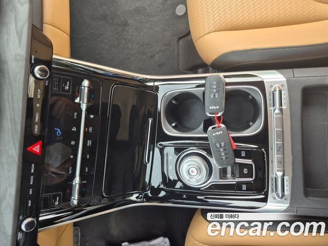 Kia Carnival 2023 — ფოტო 16/20