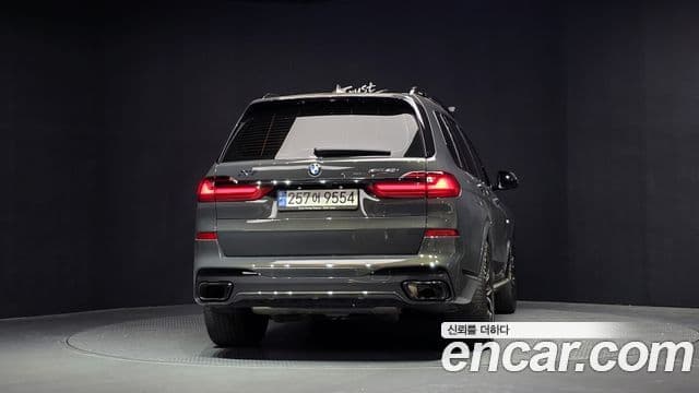 BMW X7 2022 — ფოტო 4/20