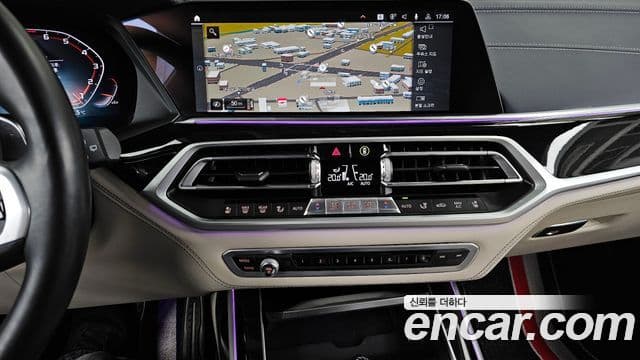 BMW X7 2022 — ფოტო 14/20