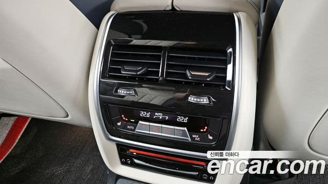 BMW X7 2022 — ფოტო 19/20